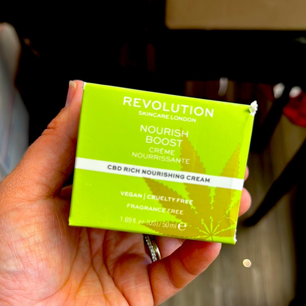 REVOLUTION CREAM